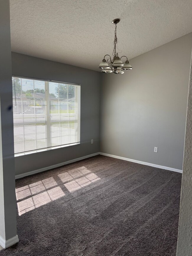 Building Photo - Charming 3 bedroom 2 bath. new floors and ...