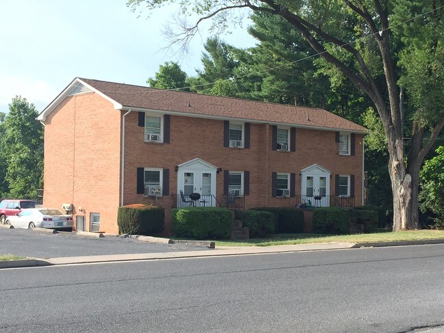 front view 6 apts - Shenandoah Heights Apartments