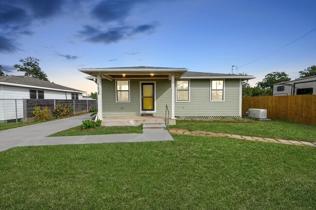 Foto del edificio - 5635 Mc Cracken Rd