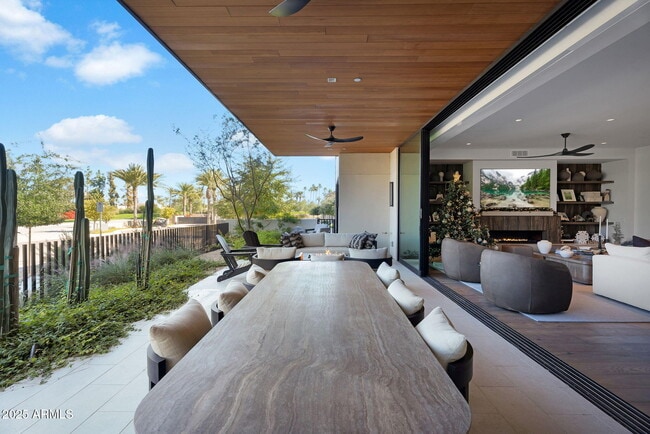 Foto del edificio - 6321 E Phoenician Blvd