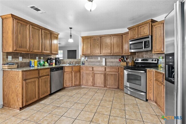 Foto del edificio - 3711 Dewitt County Ct