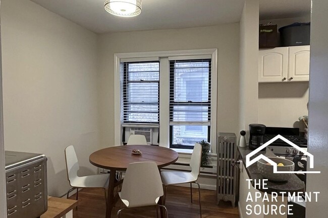 Photo - 2131 W Giddings St Apartment