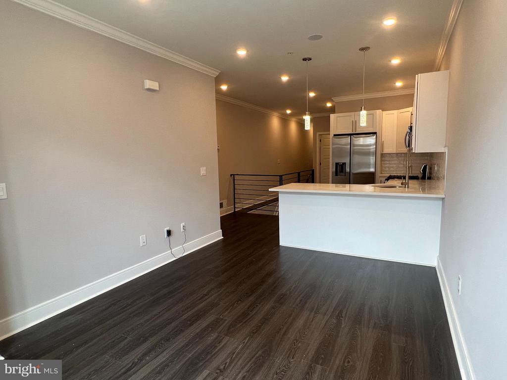 Foto principal - 5239 Chancellor St