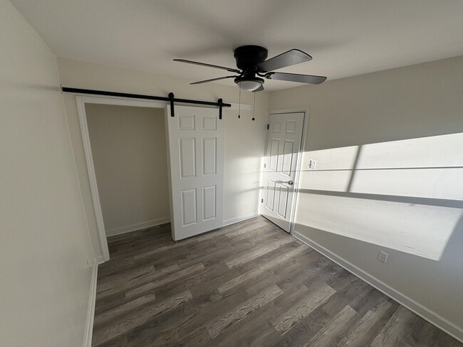 Foto del edificio - 1849 Central Dr