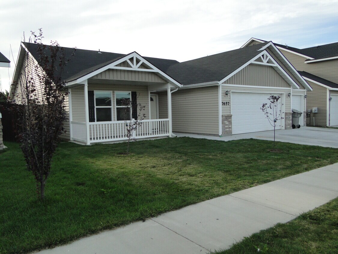 7657 S Acacia Ave, Boise, ID 83709 House Rental in Boise, ID