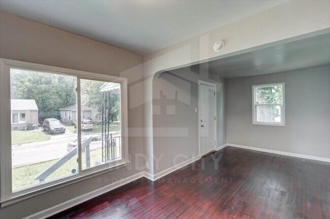 Foto del edificio - 3422 Kinnear Ave