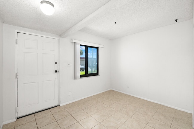 Foto del edificio - 760 S Brevard Ave