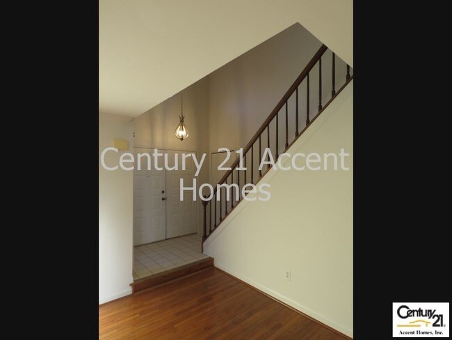 Building Photo - 6570 Rockland Dr