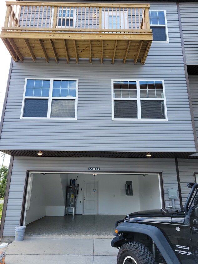 Primary Photo - 208 Ramsden Ave
