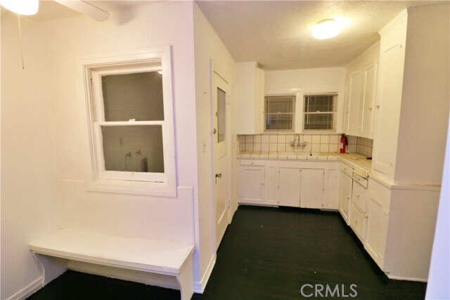 Building Photo - 1015 S Cabrillo Ave