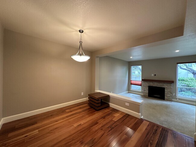 Foto del edificio - 230 Flynn Ave