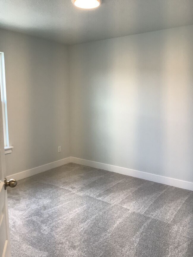 Foto del edificio - FREE FIRST MONTH'S RENT - New Construction Townhome Located in Prime Saratoga Springs Location