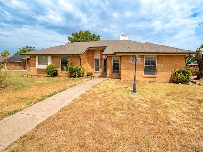 Building Photo - 3201 Creekwood Ct