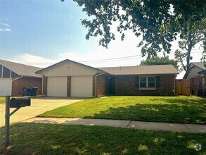 Building Photo - 1024 S Highland Dr