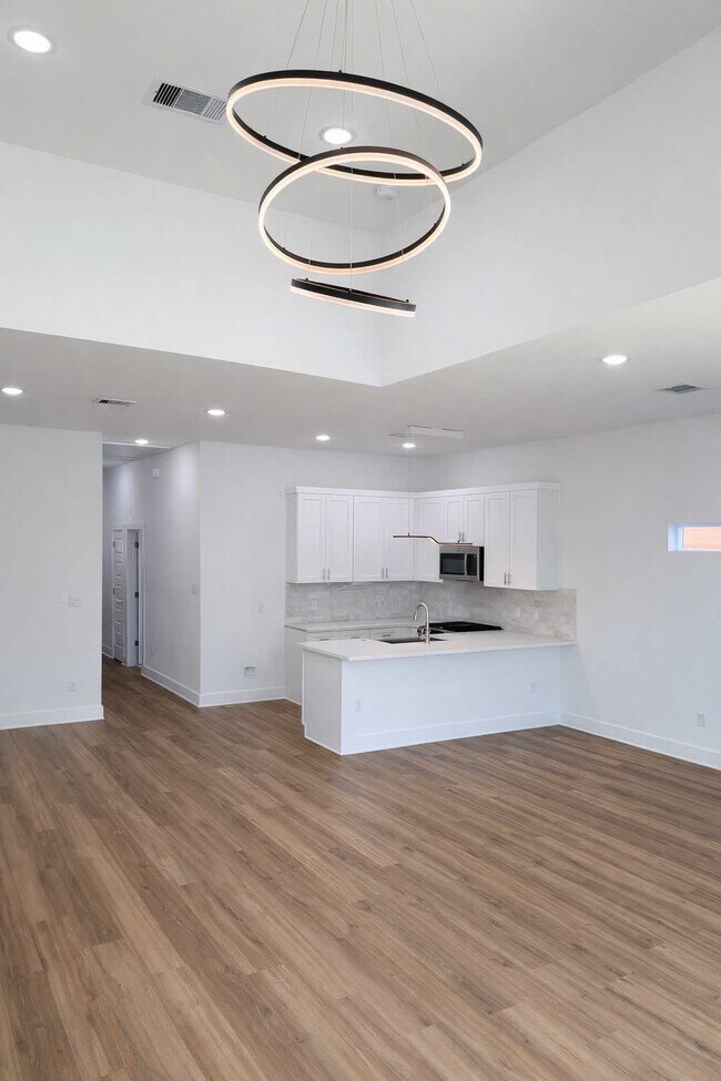 Foto del edificio - 8137 Cabot St