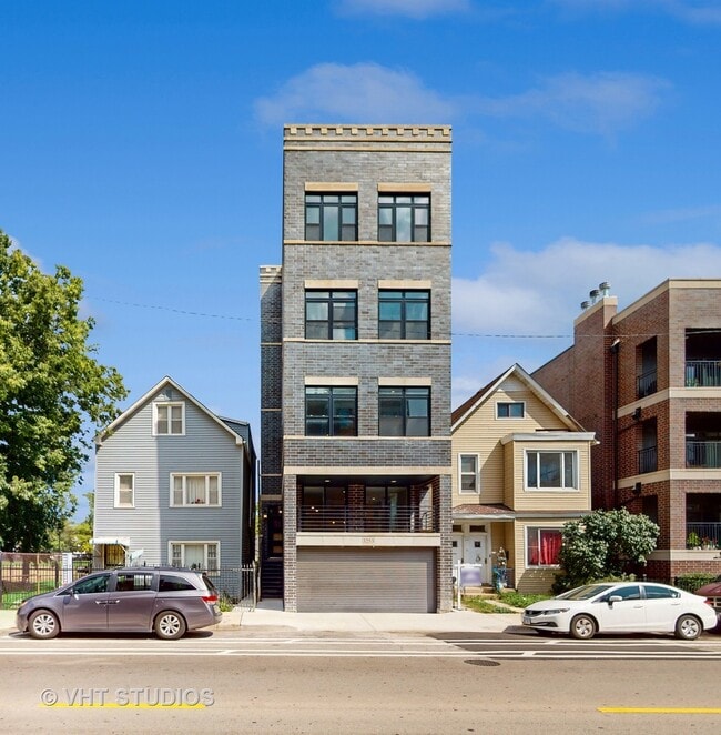 Building Photo - 3253 N Elston Ave