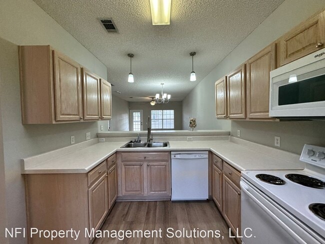 Building Photo - 3 br, 2 bath House - 5870 Spanish Trail Un...