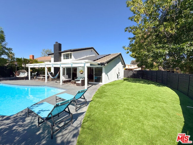 Building Photo - 4327 Cezanne Ave