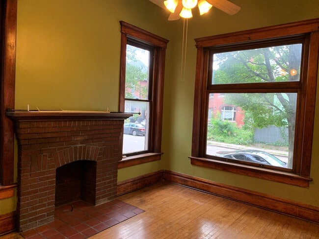 Building Photo - 827 Oak St