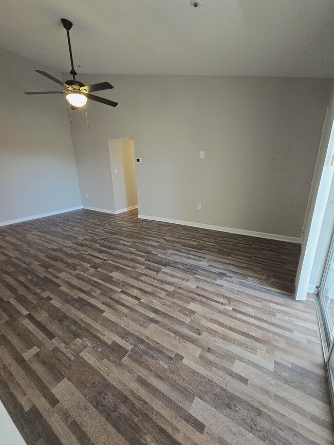 Foto del edificio - 8388 Montgomery Run Rd