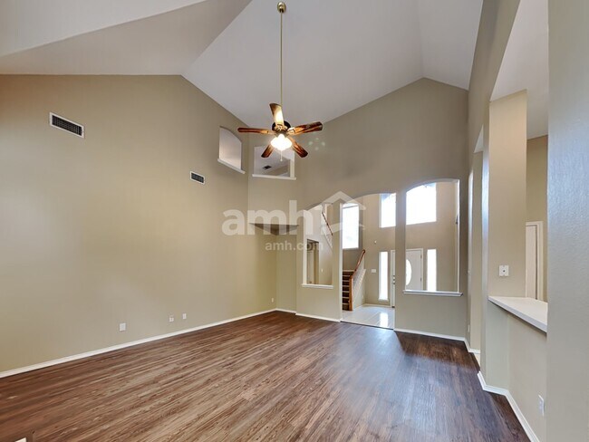 Foto del edificio - 1714 Creekway Drive