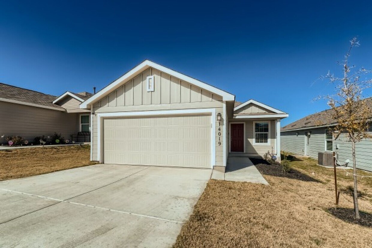 Primary Photo - Cozy 3 bedroom off 211 and 90! 10 miles fr...