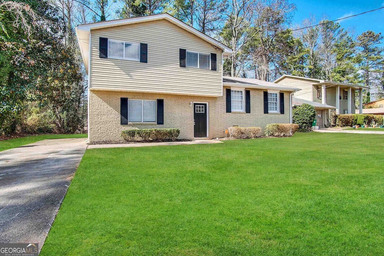 Foto principal - 2211 Green Forrest Dr