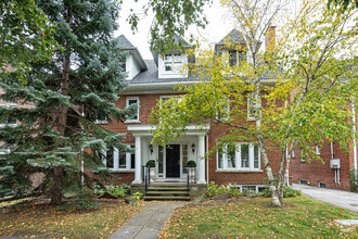 Building Photo - 119 Chaplin Crescent