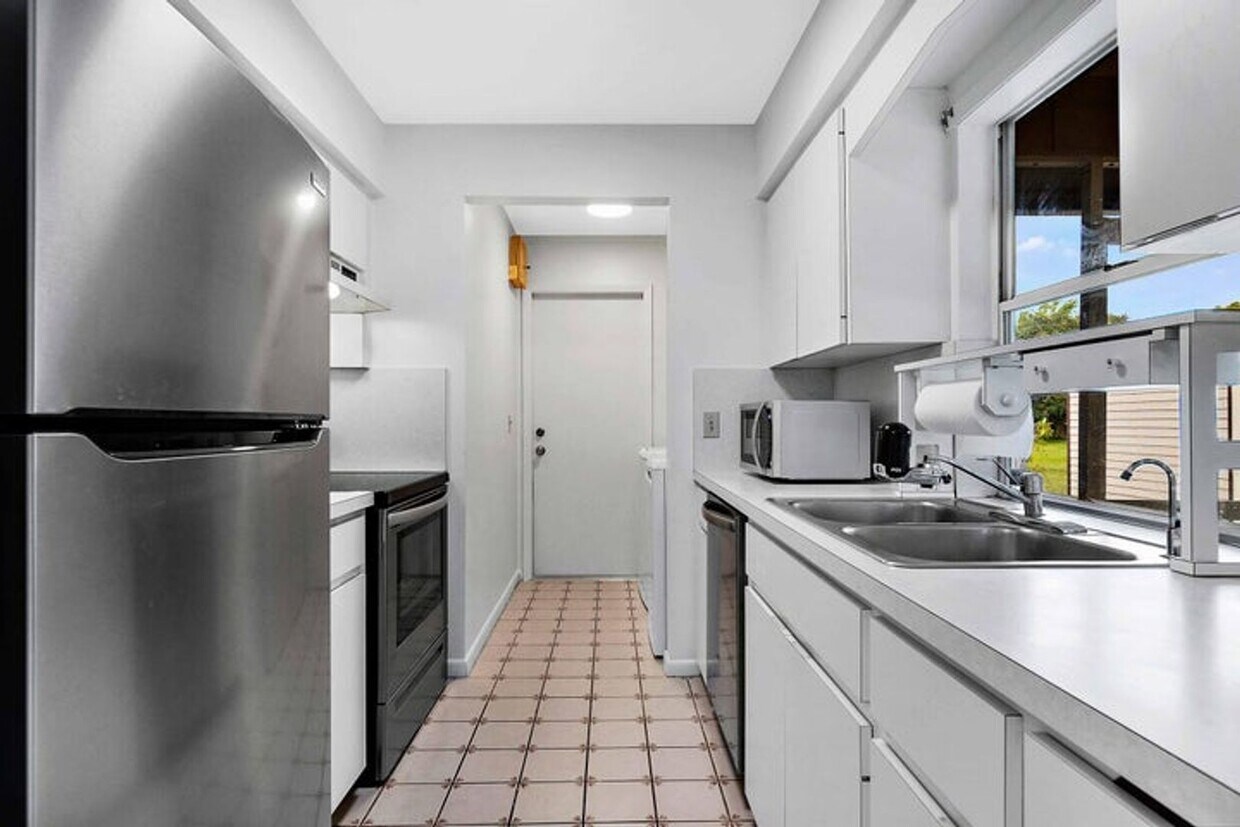 Primary Photo - 4355 Avocado Boulevard, West Palm Beach, F...