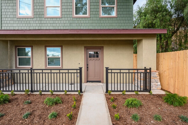 Building Photo - 915 E Central Ave