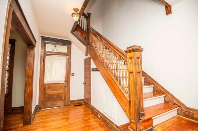 Building Photo - Historic Home in Fourth and Gill Neighborhood