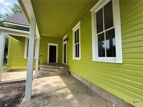 Building Photo - 184 3rd St