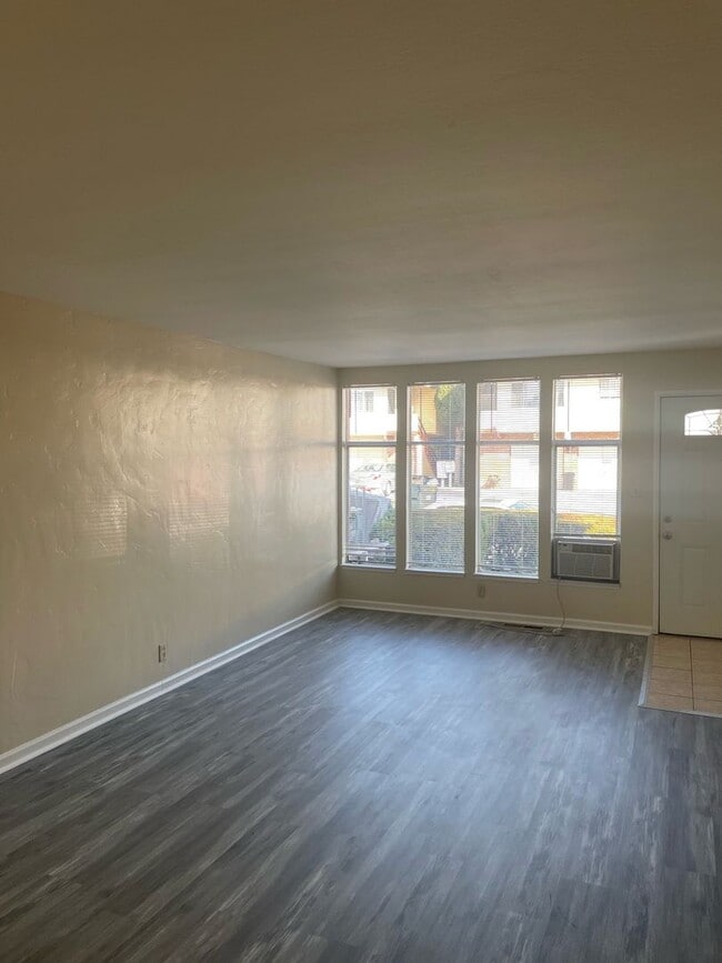 Photo - 2130 Main St Apartment