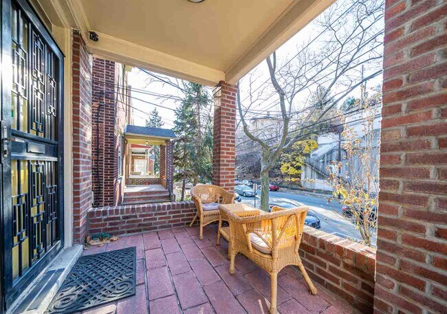 Building Photo - 656 BLVD E