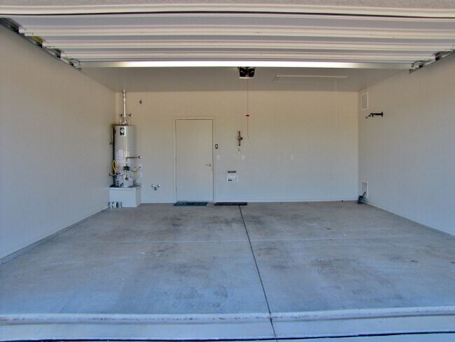 Foto del edificio - 4BR/2BA/2CG 2102 sq.ft. rental in Cimmaron Estates in Sierra Vista, AZ