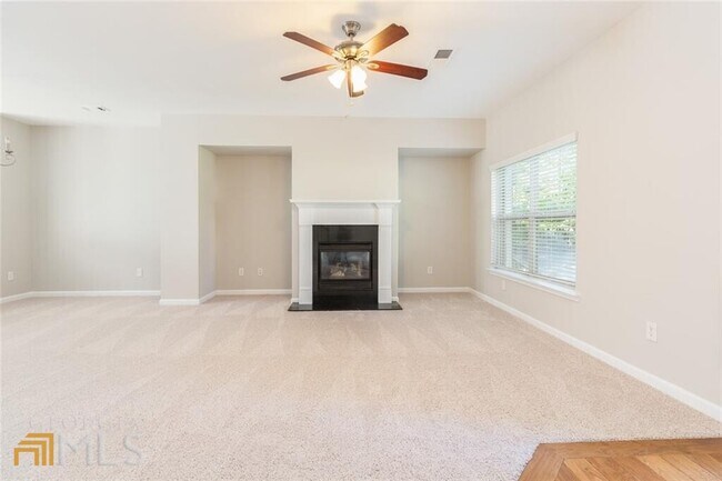 Foto del edificio - 860 Riverdance Dr