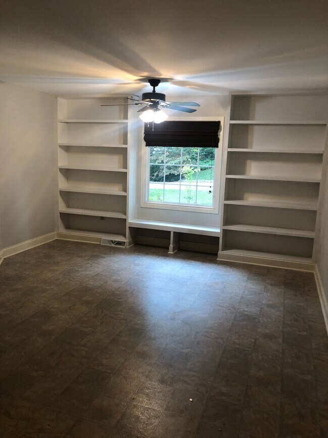 Foto del edificio - Greer, 3BD/2BA, 1519SF