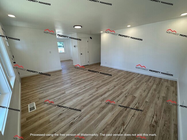 Foto del edificio - STATUS: *PENDING APPLICATION*  | R293 | $2095.00    **** MOVE IN SPECIAL ****