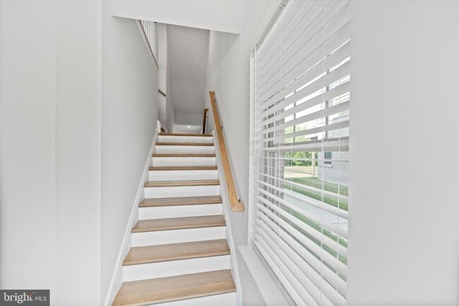 Building Photo - 1051 Venifena Terrace SE