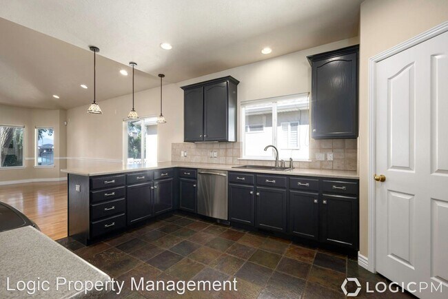 Building Photo - 3 br, 3 bath House - 9934 S. Cascade Park Dr