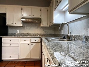 Foto del edificio - 3723 Twisted Oaks Dr