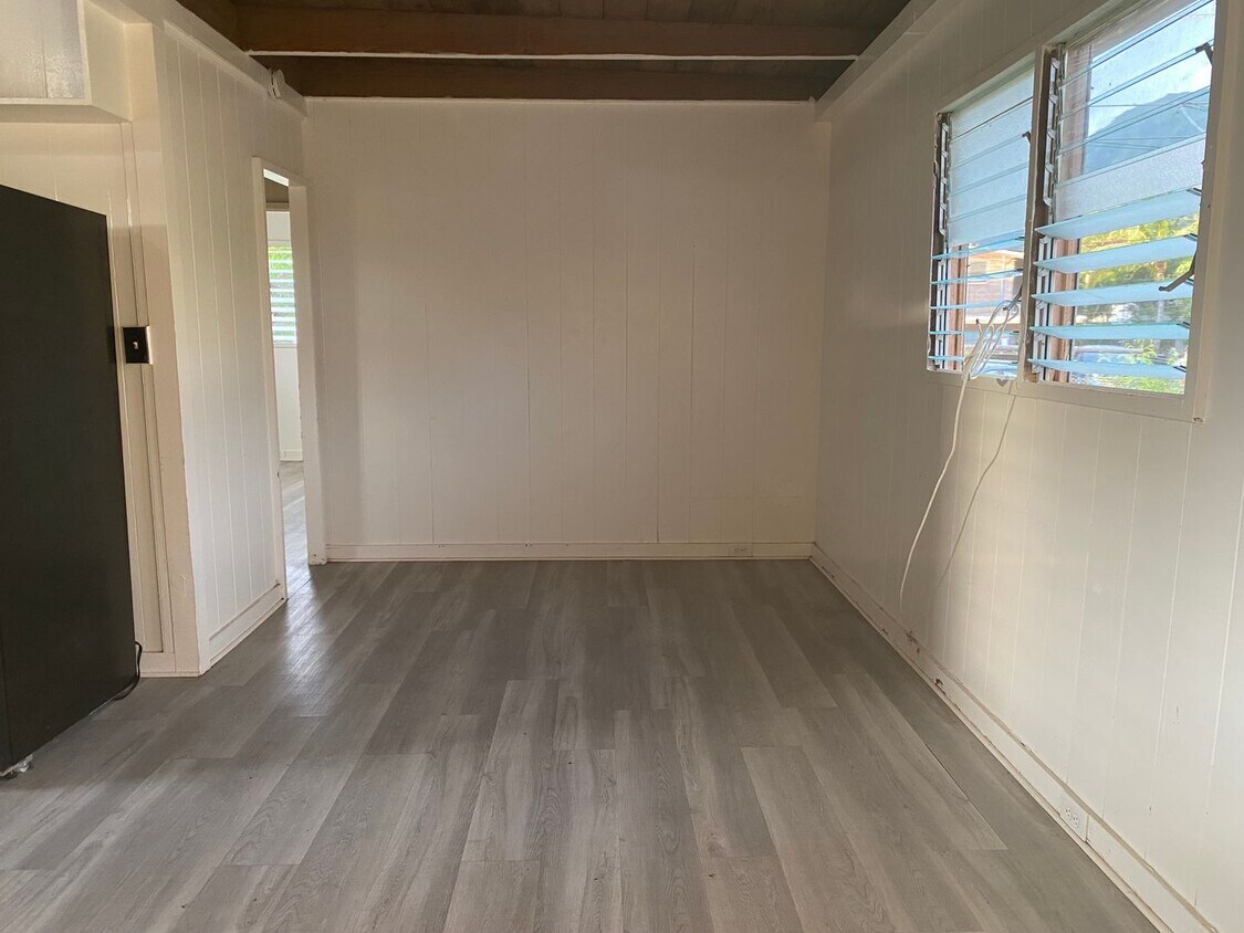 Building Photo - Two Bedroom Duplex