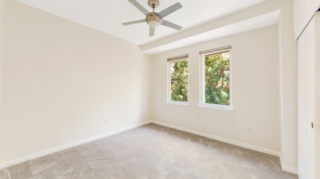 Foto del edificio - 4-Bedroom Townhome in San Jose!