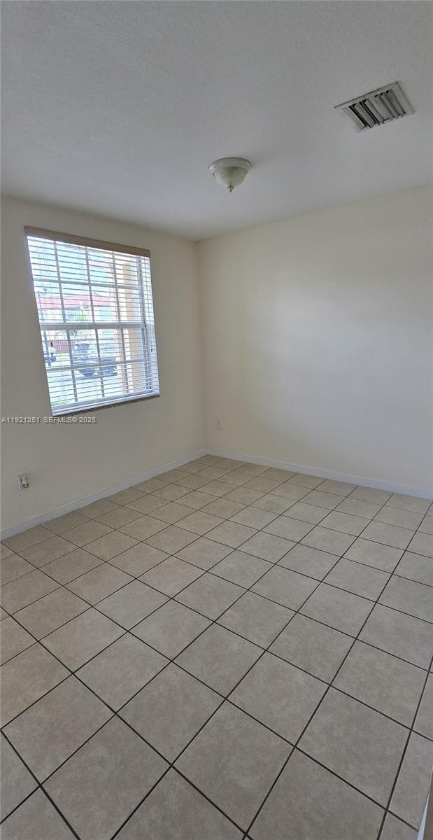 Foto del edificio - 3320 NE 13th Cir Dr