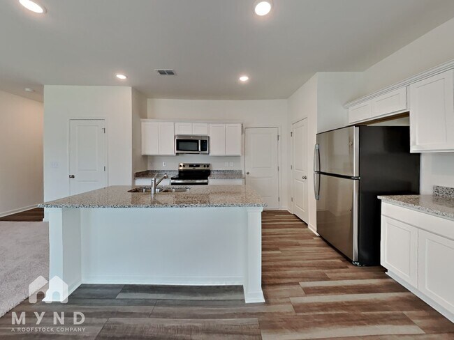 Building Photo - 1140 Centerview Dr