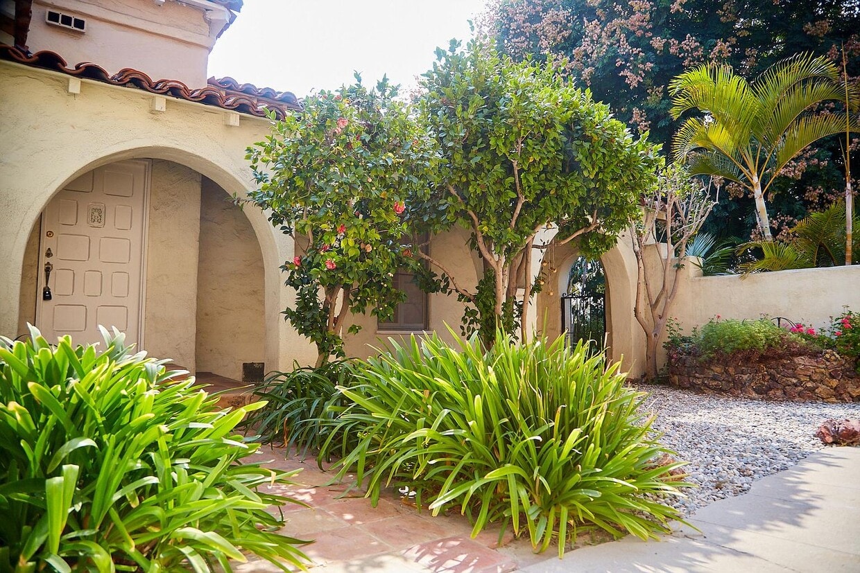 entrance - 208 S Swall Dr