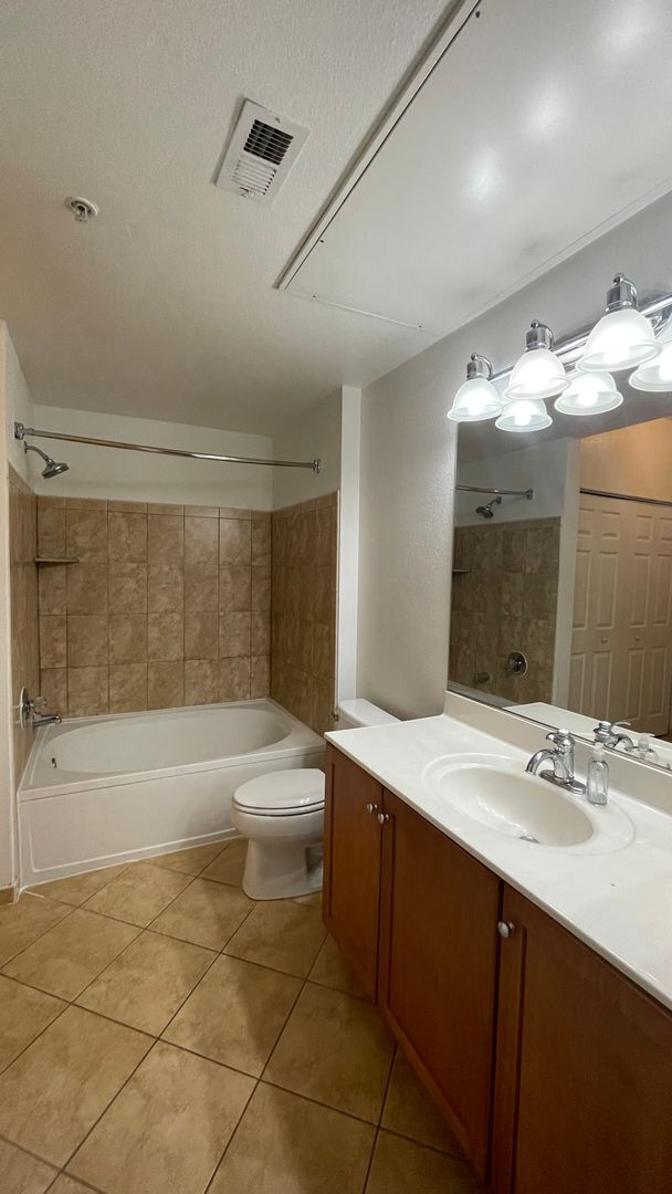 Foto del edificio - Lavish 1 BR/ 1 BA Condo in Bethesda!