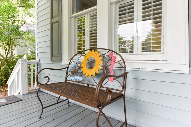 Foto del edificio - Welcome to the Front Porch