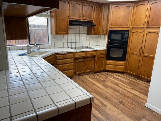 Building Photo - 2101 Deerfield St