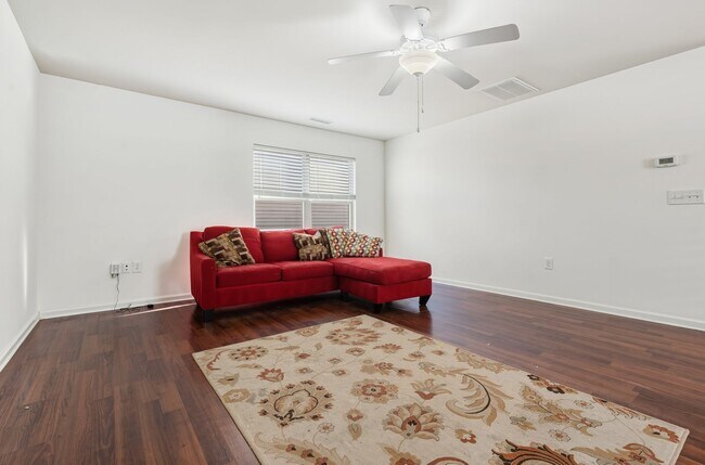 Building Photo - Spacious 3-Bed Home in Sought-After Raleigh Neighborhood—Pool, Gym & More!